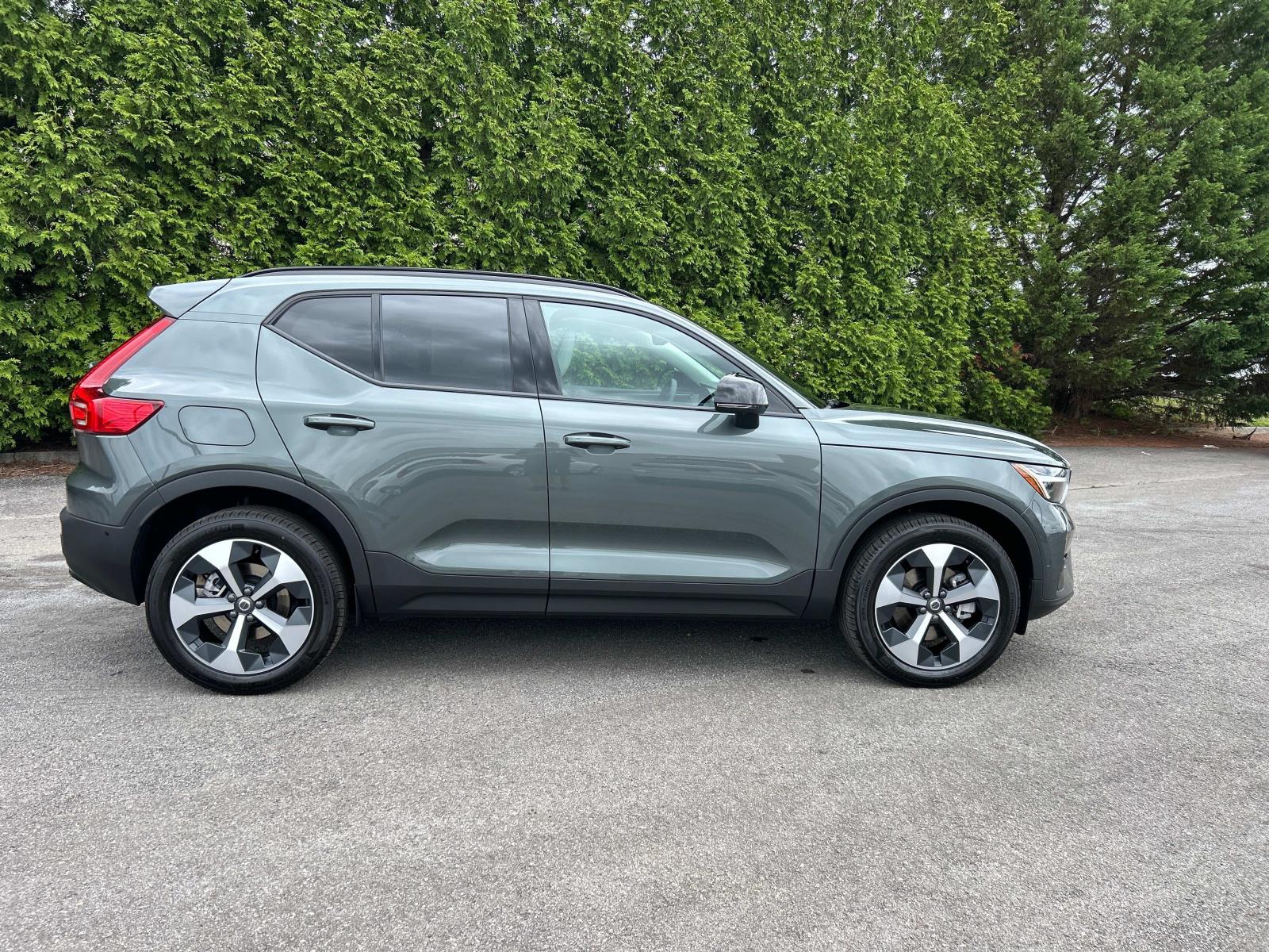 2026 Volvo XC40 Plus AWD photo 2