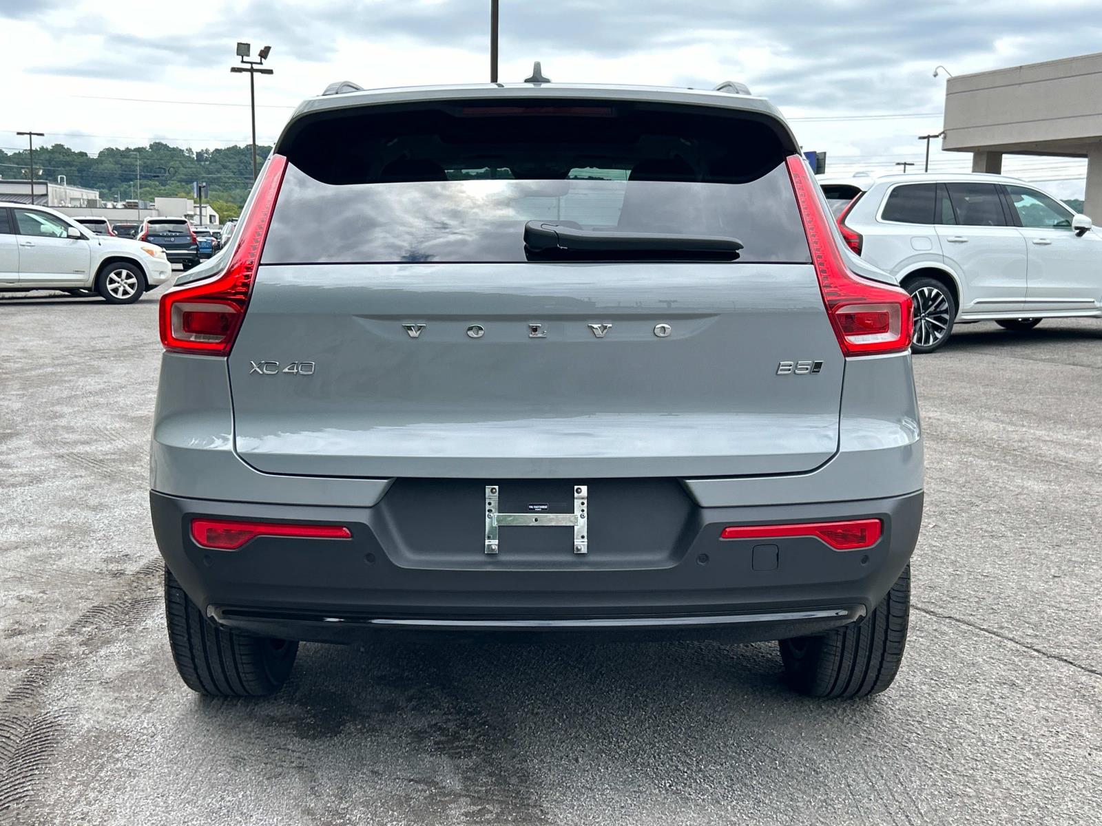 2026 Volvo XC40 Plus AWD photo 4