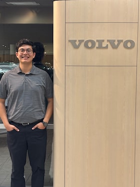 Staff member Steve Navarro from ID_6d9711