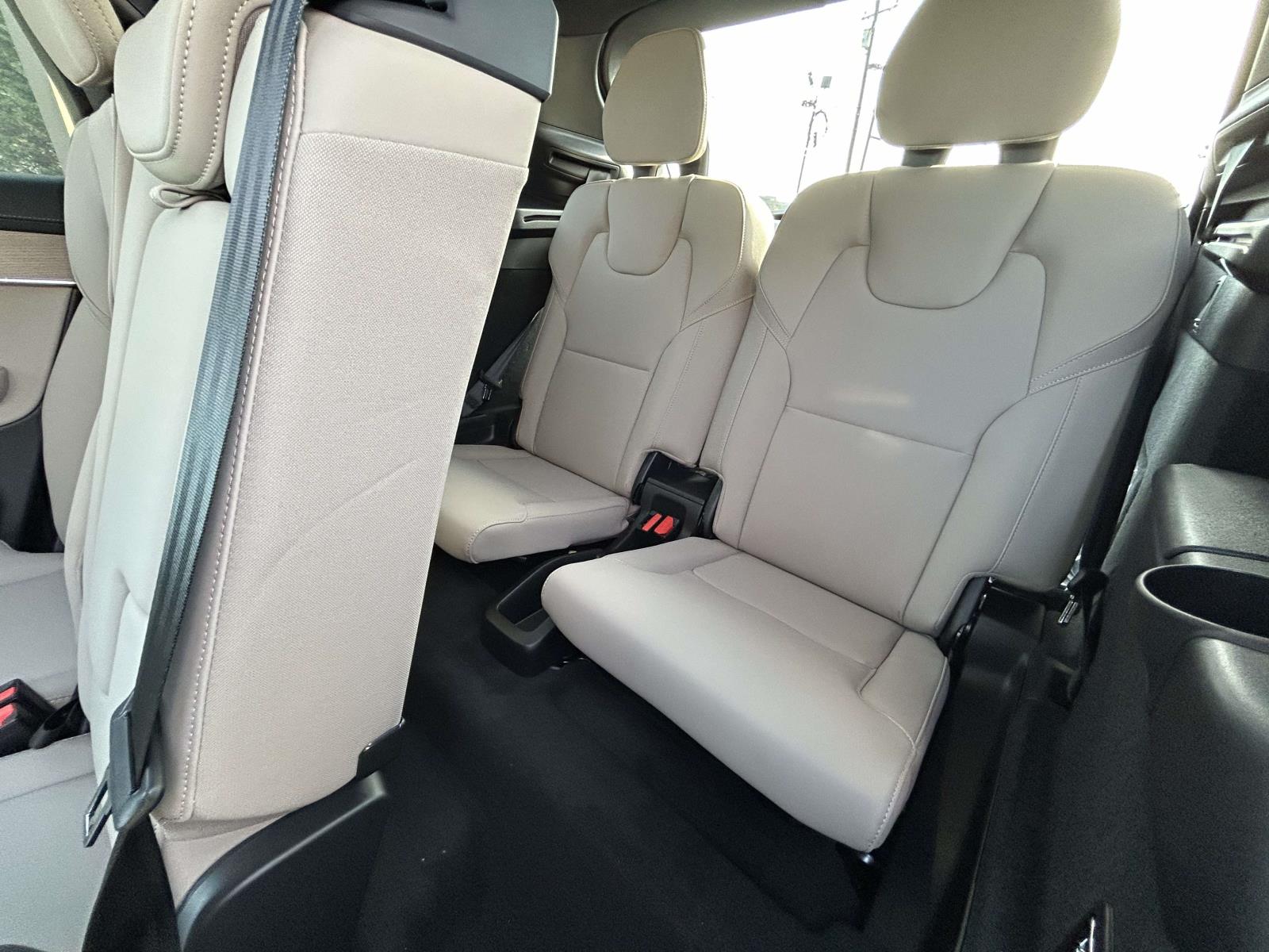 2026 Volvo XC90 Plus - Photo 14