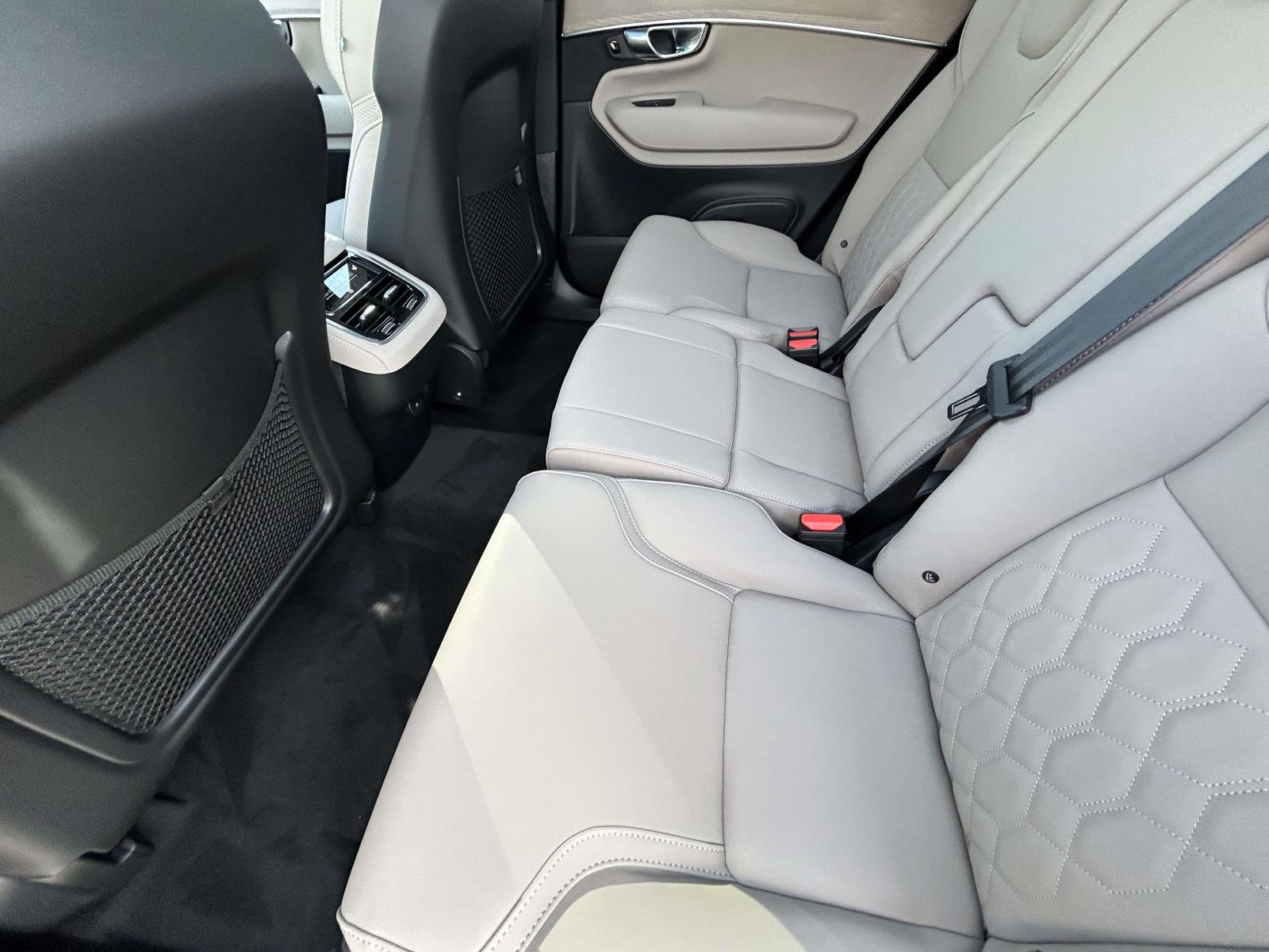 2026 Volvo XC90 Plus - Photo 13