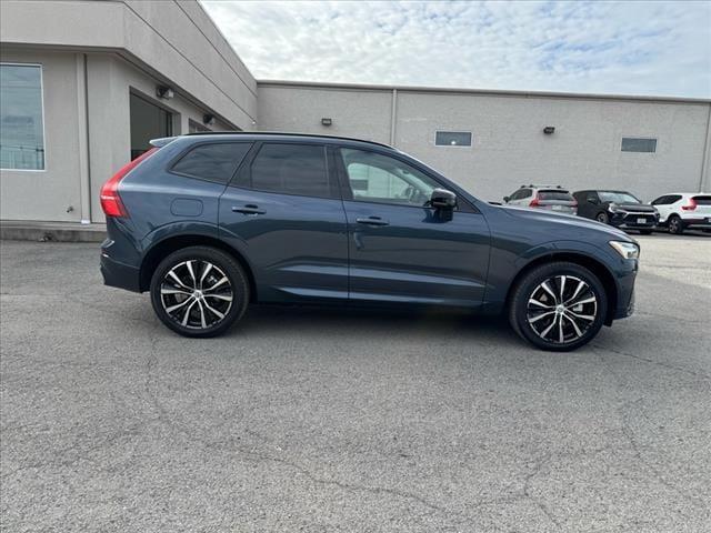 2025 Volvo XC60 Plus B5 photo 2
