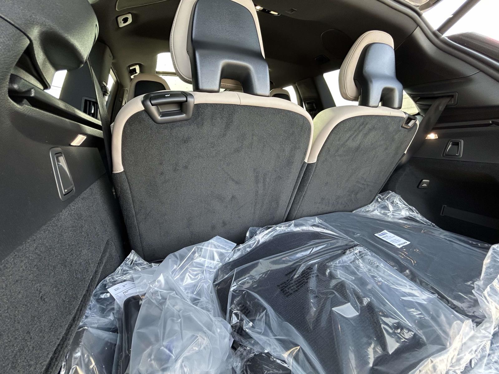 2026 Volvo XC90 Plus - Photo 9