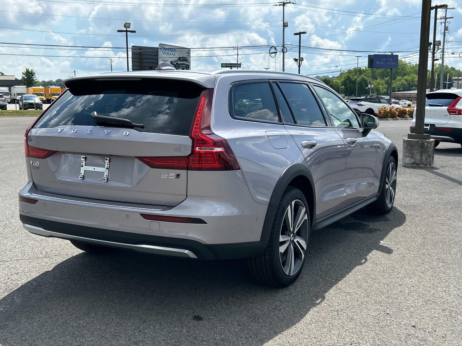 2026 Volvo V60 Cross Country Plus B5 AWD photo 2