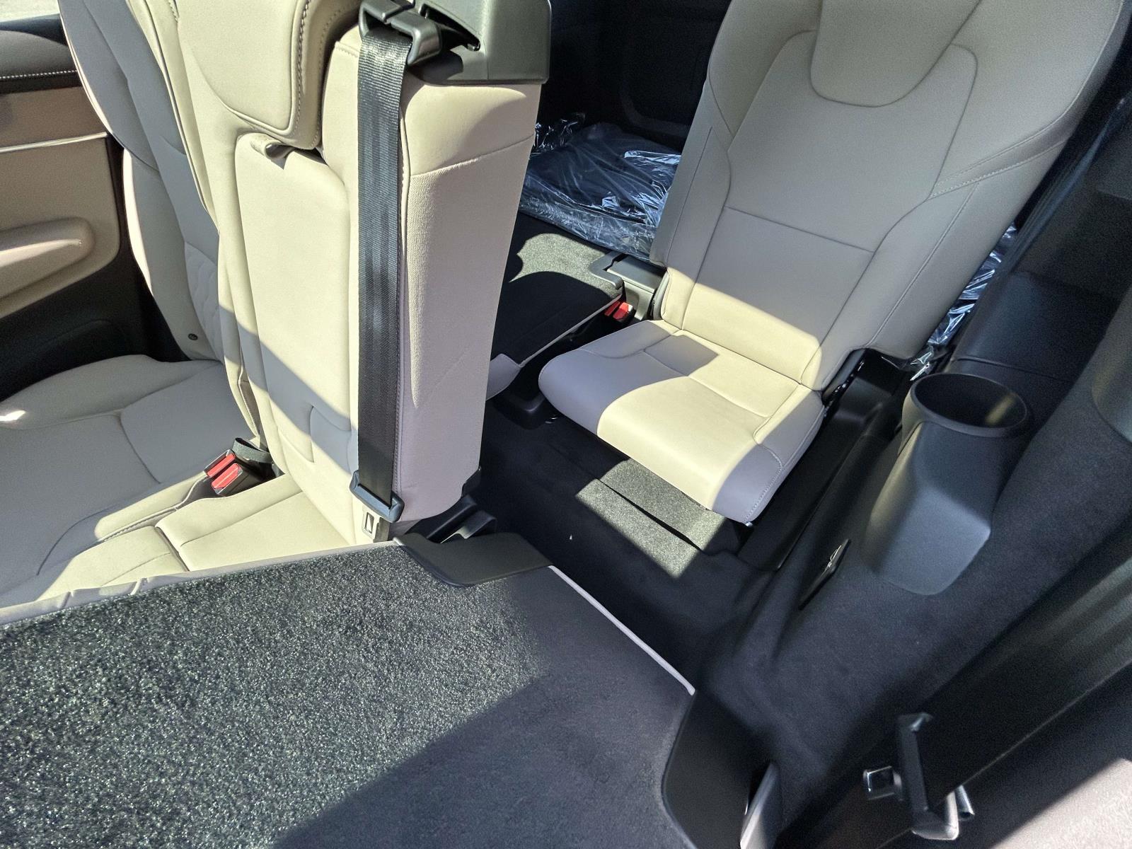 2026 Volvo XC90 Plus - Photo 17