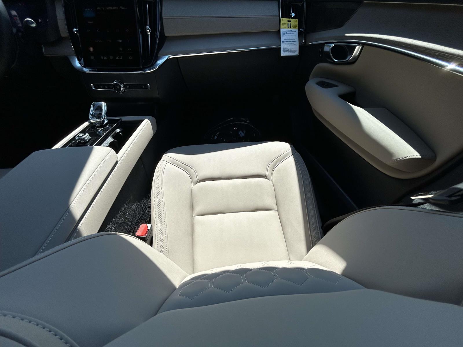 2026 Volvo XC90 Plus - Photo 15