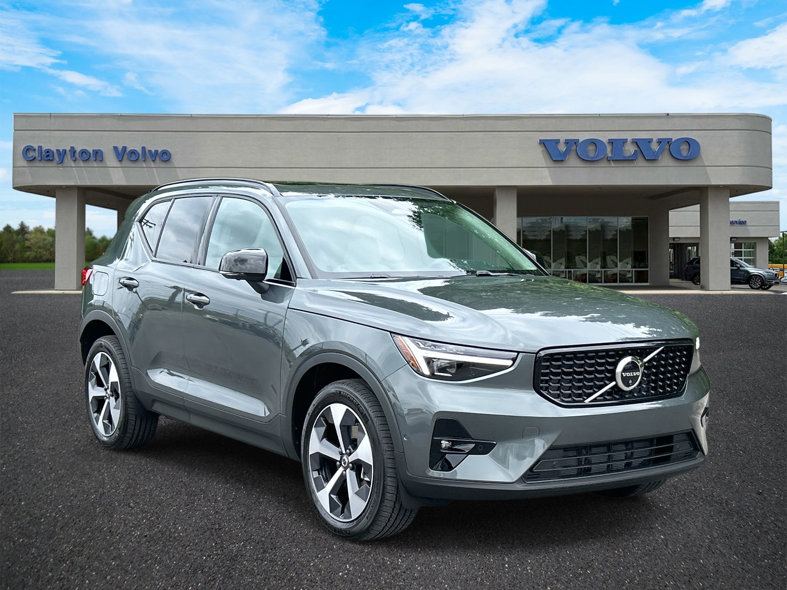 2026 Volvo XC40 SUV 
