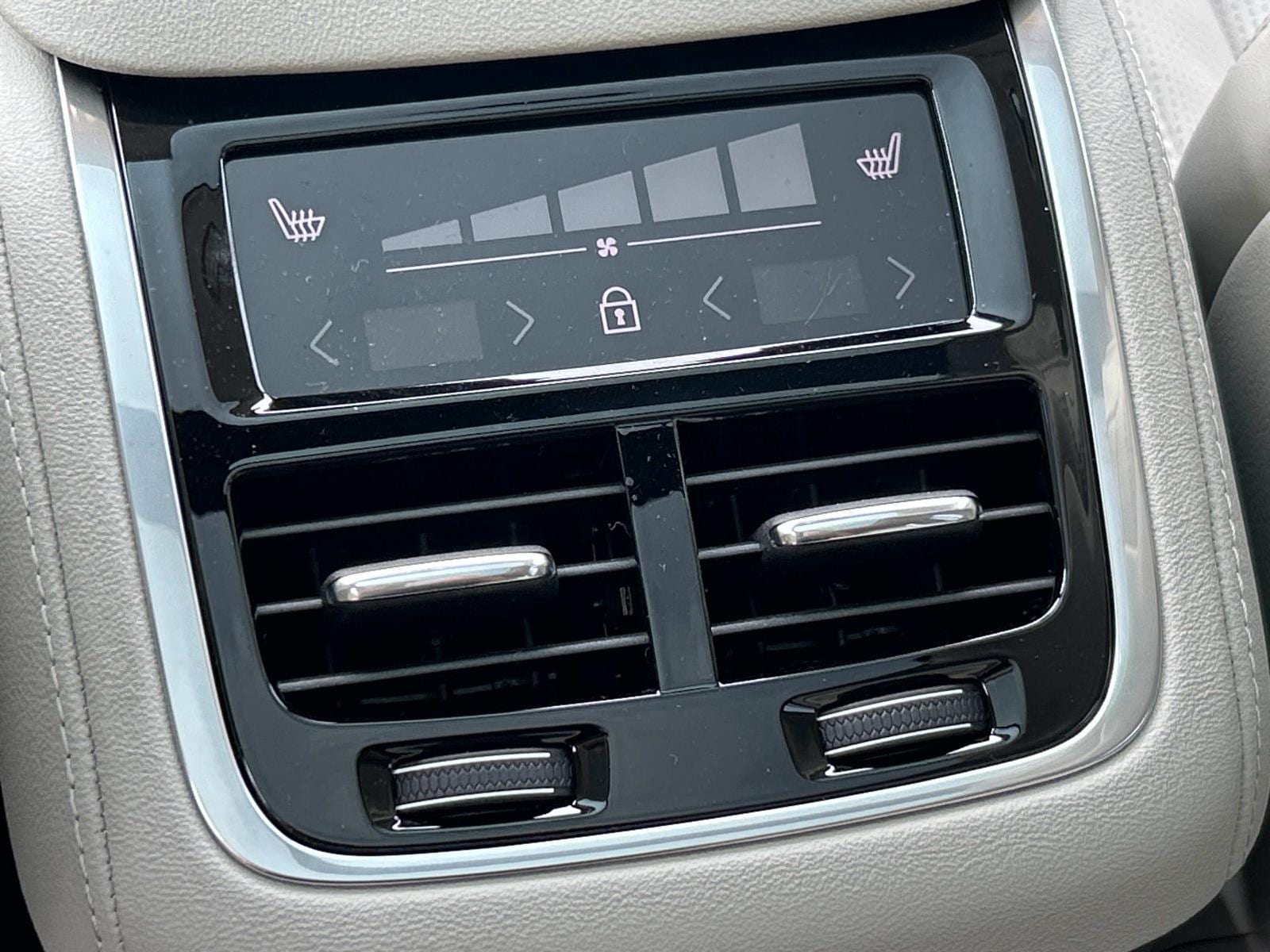 2026 Volvo XC90 Ultra - Photo 17