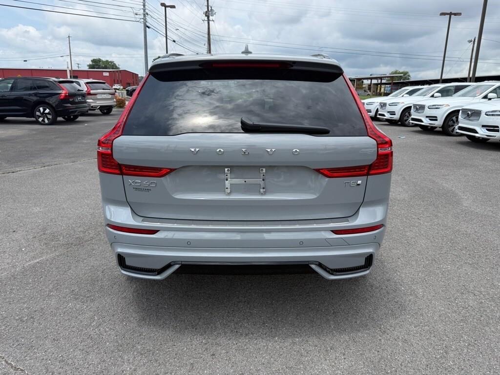 2025 Volvo XC60 Plus T8 photo 4