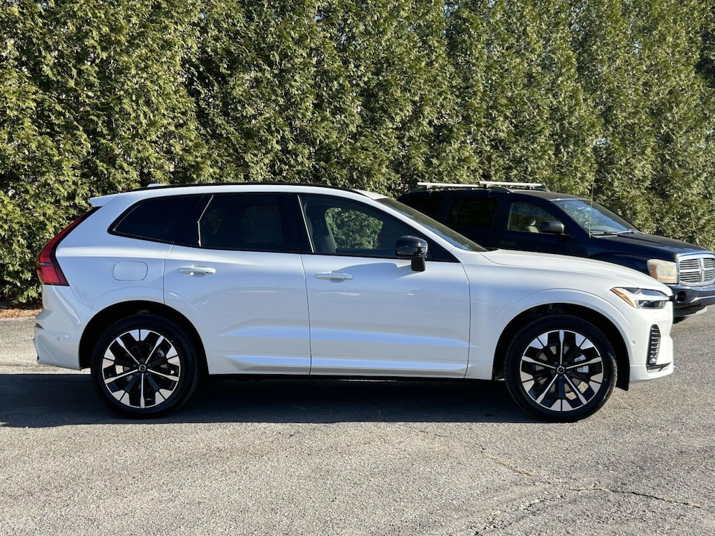 New 2026 Volvo XC60 B5 Plus SUV