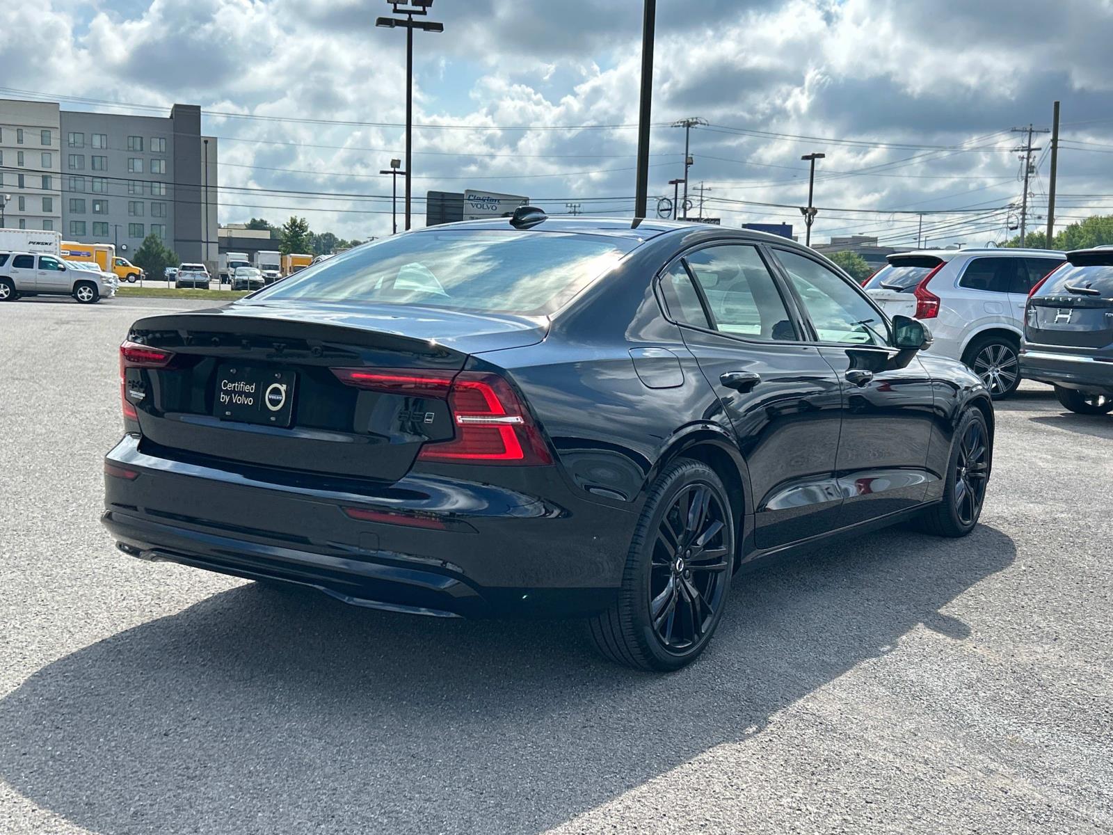 2023 Volvo S60 B5 Ultimate Black Edition photo 2