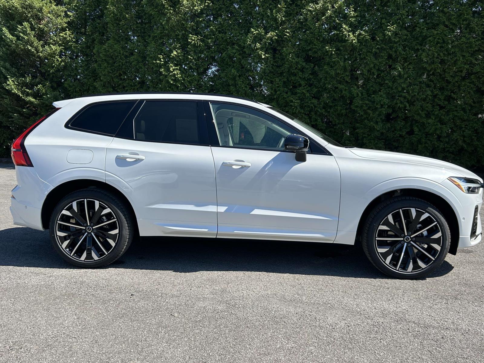 2026 Volvo XC60 B5 photo 2