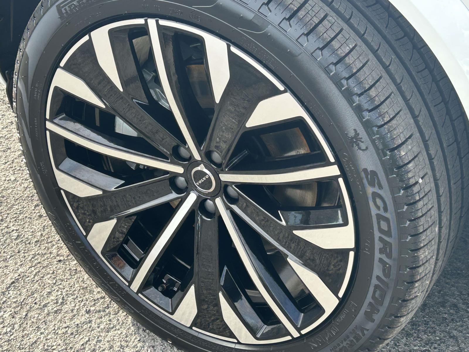 2026 Volvo XC90 Ultra - Photo 9