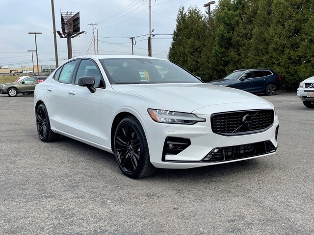2024 Volvo S60 Plus sedan
