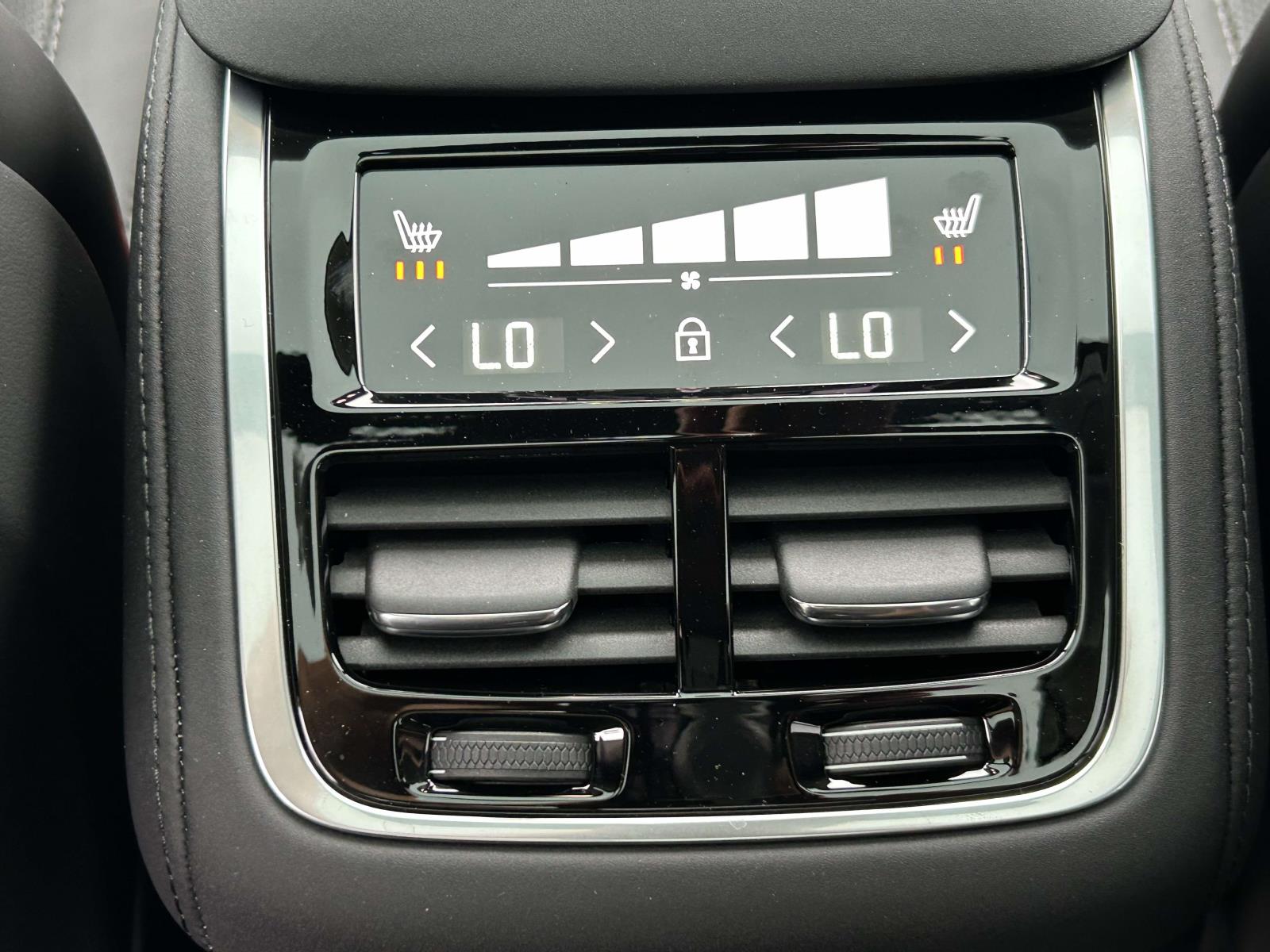 2026 Volvo XC90 Ultra - Photo 16
