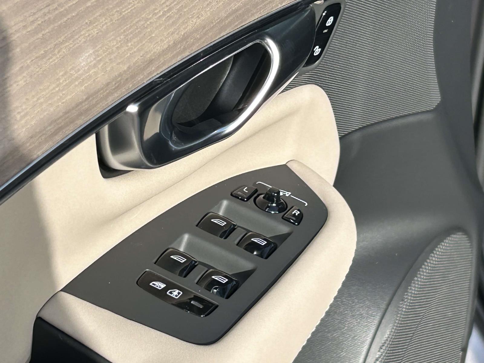 2026 Volvo XC90 Plus - Photo 20