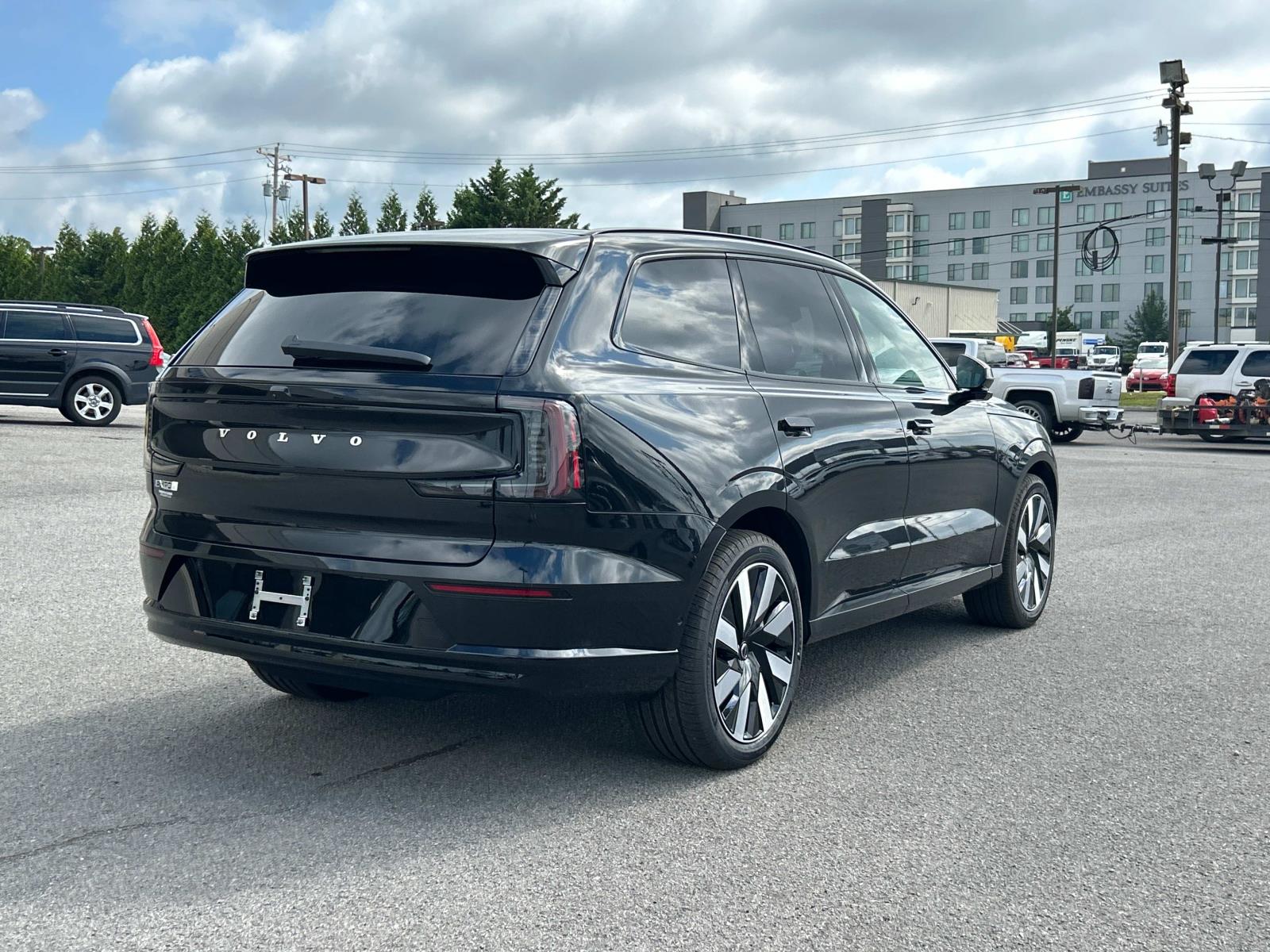 2025 Volvo EX90 Ultra Twin Motor Performance photo 3
