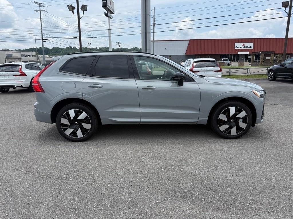 2025 Volvo XC60 Plus T8 photo 2