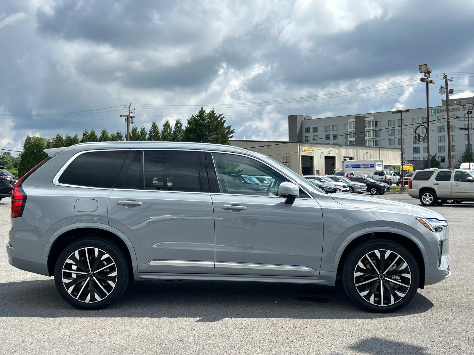2026 Volvo XC90 Plus AWD photo 2
