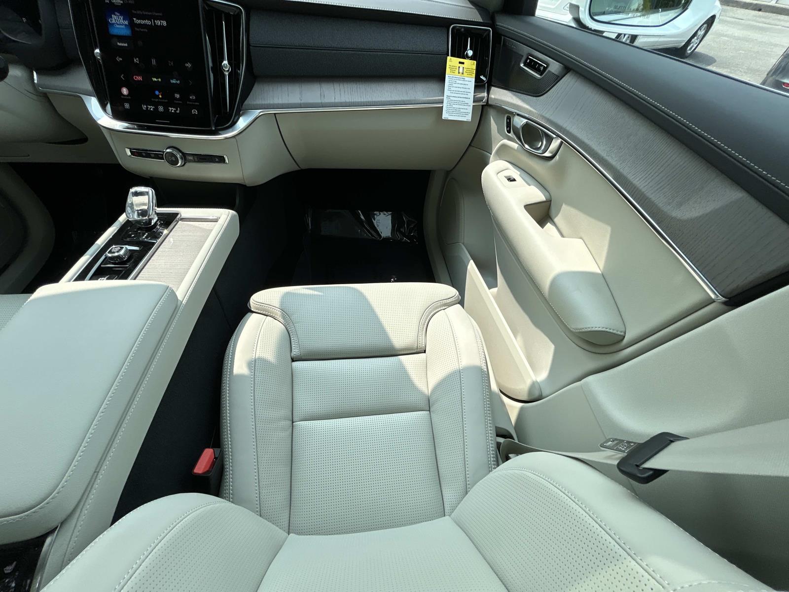 2026 Volvo XC90 Ultra - Photo 16