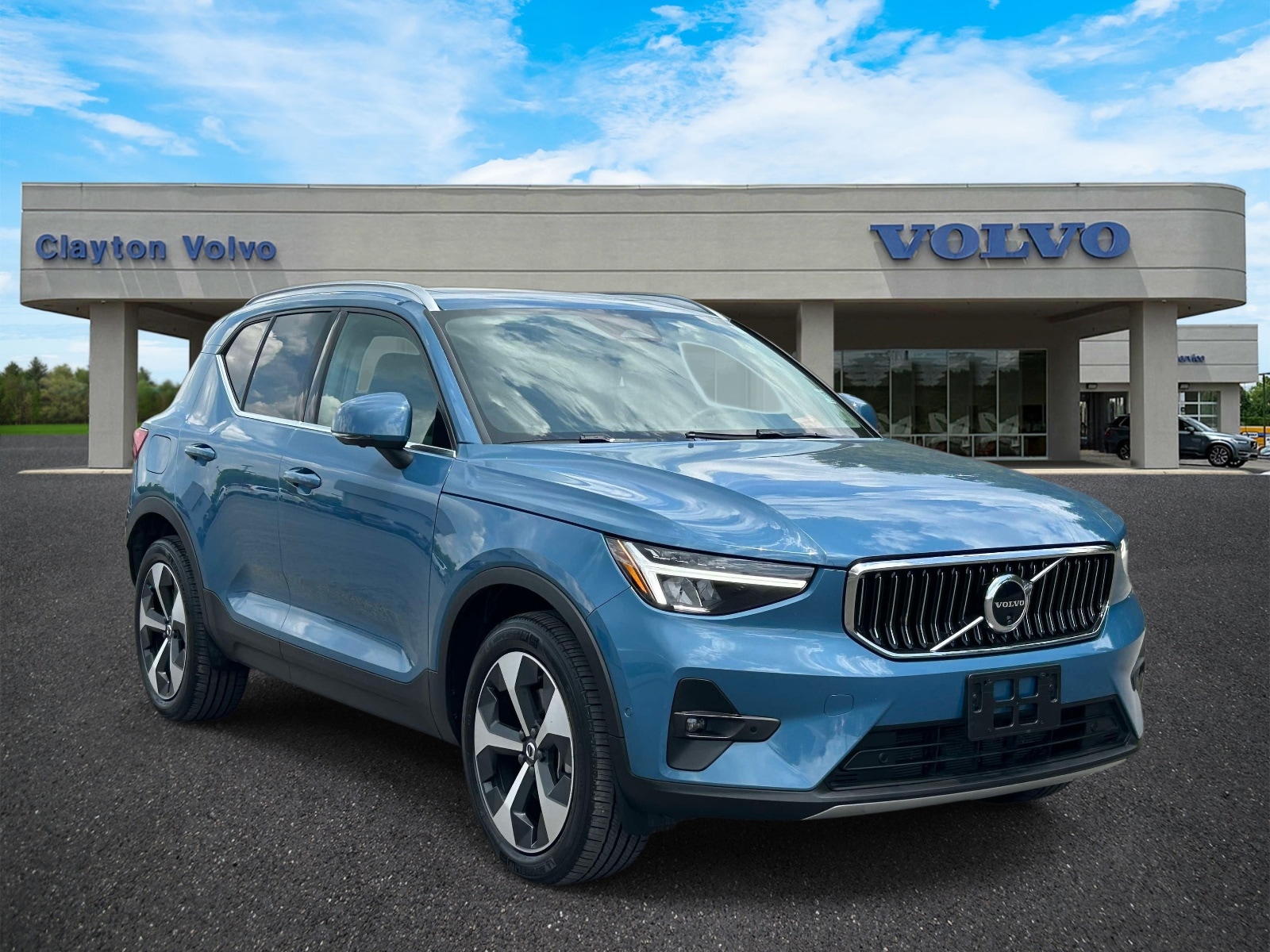 2025 Volvo XC40 B5 Plus Bright AWD's photo