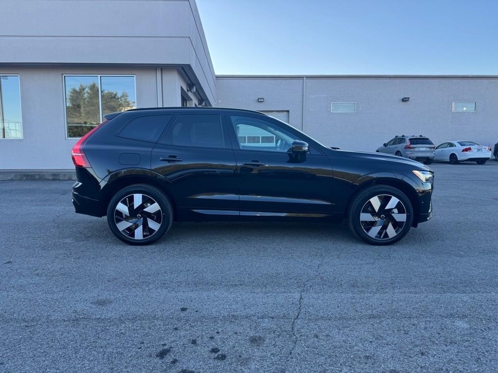 2025 Volvo XC60 Plus T8 photo 2