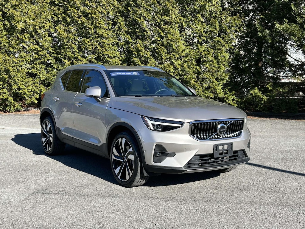 Certified 2023 Volvo XC40 B5 AWD Ultimate Bright Theme Sport Utility