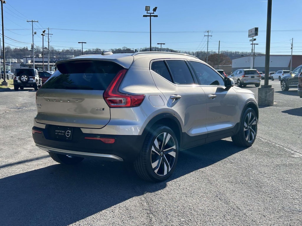 Certified 2023 Volvo XC40 B5 AWD Ultimate Bright Theme Sport Utility