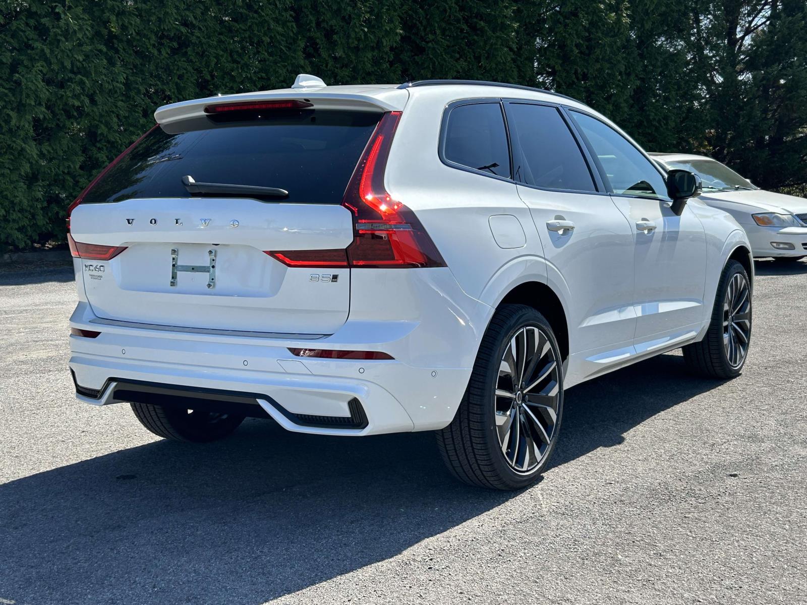 2026 Volvo XC60 B5 photo 3