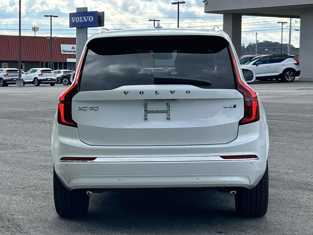 New 2026 Volvo XC90 B5 Core SUV