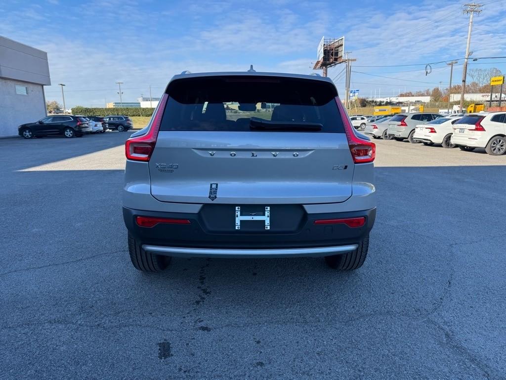 2025 Volvo XC40 Core AWD photo 4