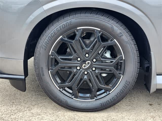 Thumbnail: 2026 INFINITI QX80 - 8