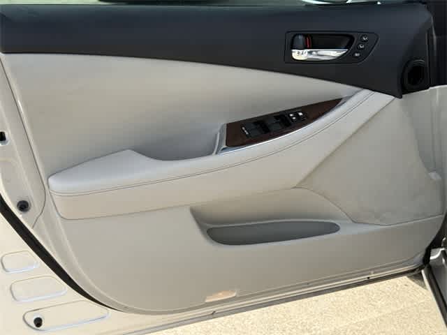 Thumbnail: 2011 Lexus ES - 8