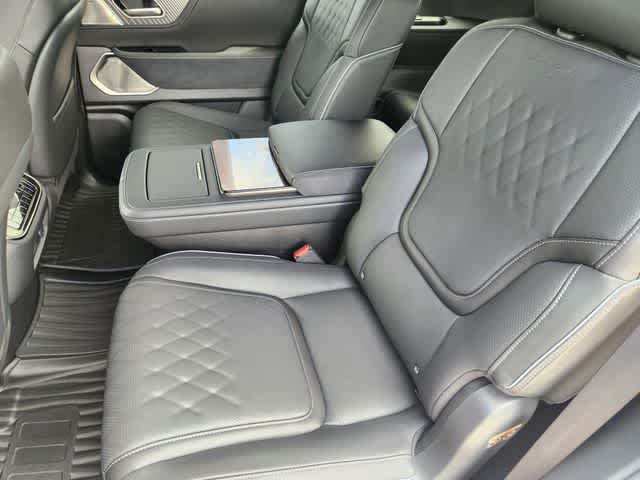 Thumbnail: 2026 INFINITI QX80 - 13