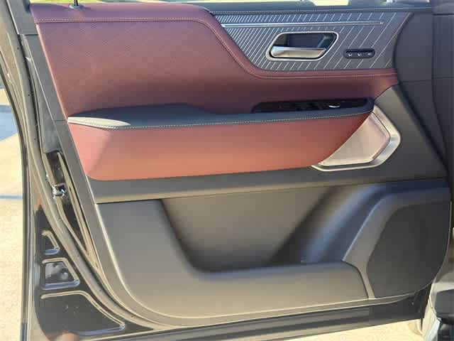 Thumbnail: 2026 INFINITI QX80 - 8