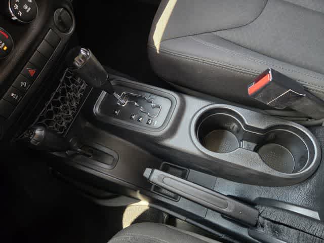 Thumbnail: 2015 Jeep Wrangler - 15
