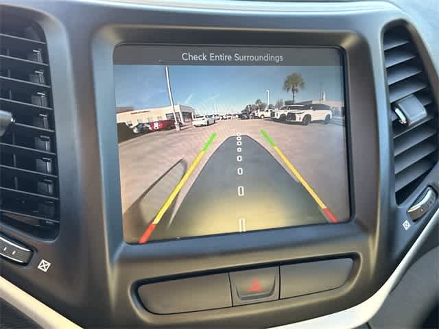 Thumbnail: 2016 Jeep Cherokee - 23