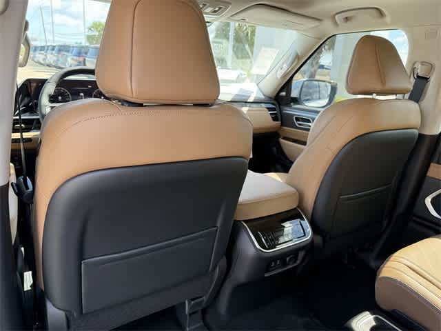 Thumbnail: 2026 INFINITI QX80 - 16