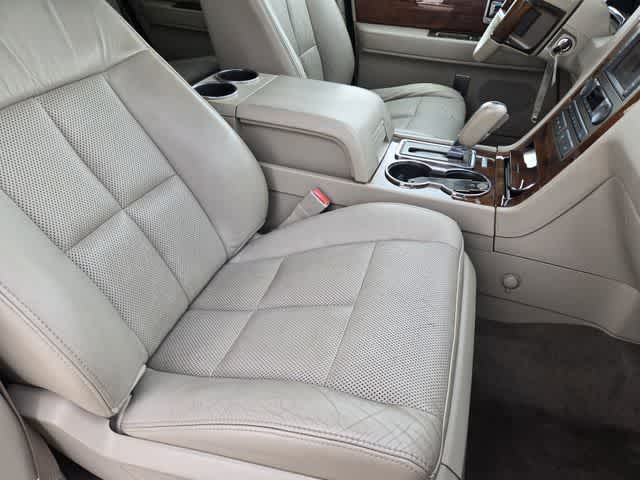 Thumbnail: 2011 Lincoln Navigator - 14