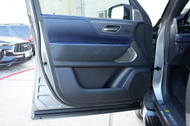 Thumbnail: 2026 INFINITI QX80 - 18