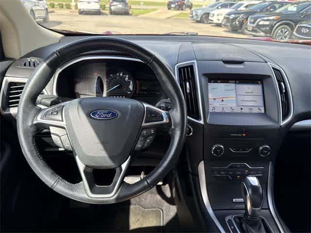 Thumbnail: 2016 Ford Edge - 16