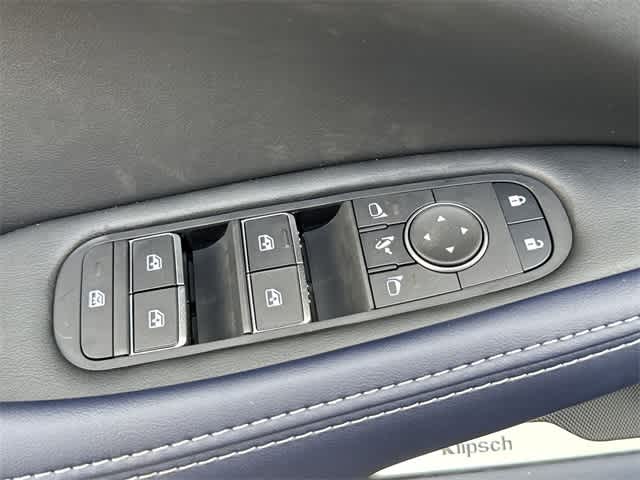 Thumbnail: 2026 INFINITI QX60 - 9