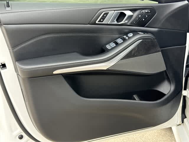 Thumbnail: 2023 BMW X7 - 8