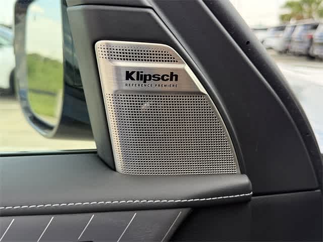 Thumbnail: 2026 INFINITI QX80 - 10