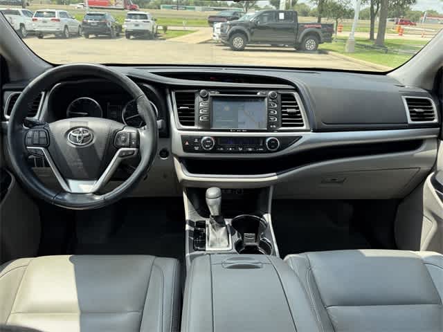 Thumbnail: 2017 Toyota Highlander - 15