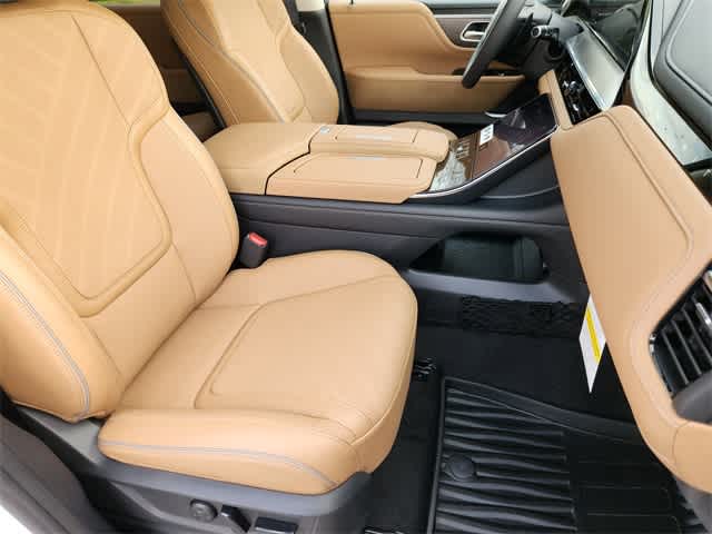 Thumbnail: 2026 INFINITI QX80 - 14