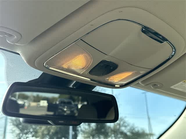 Thumbnail: 2016 Jeep Cherokee - 24