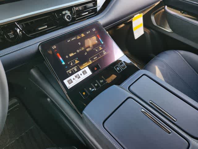 Thumbnail: 2026 INFINITI QX80 - 17