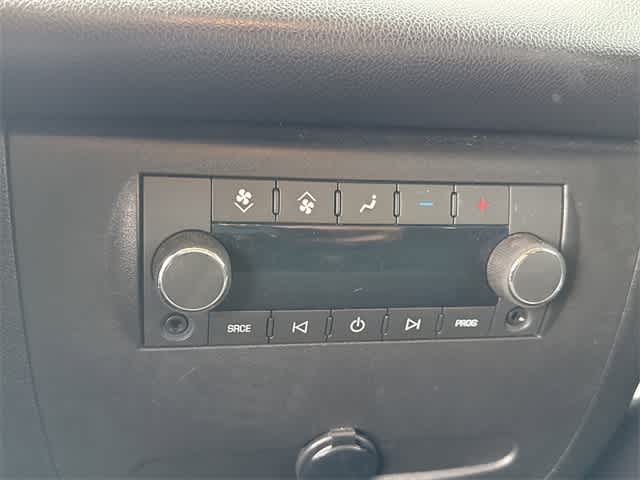 Thumbnail: 2013 Chevrolet Tahoe - 19