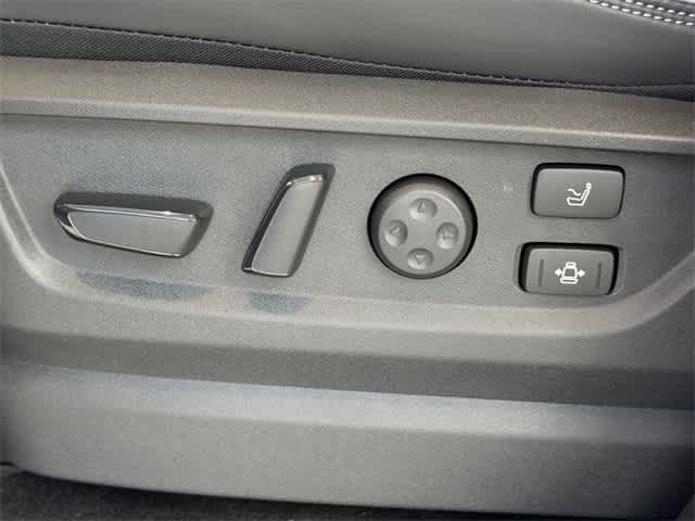 Thumbnail: 2026 INFINITI QX80 - 28